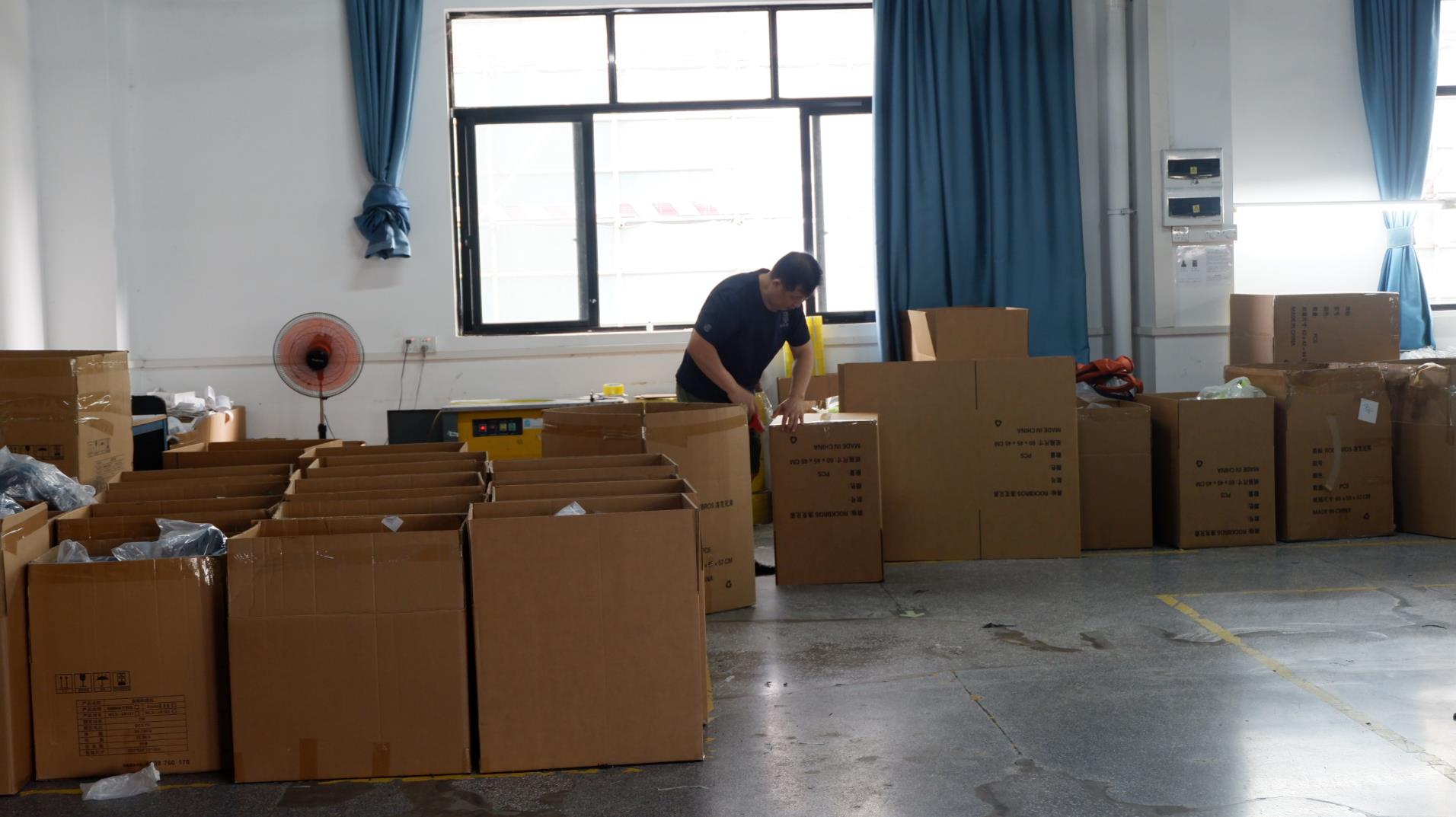 Custom Packaging Station