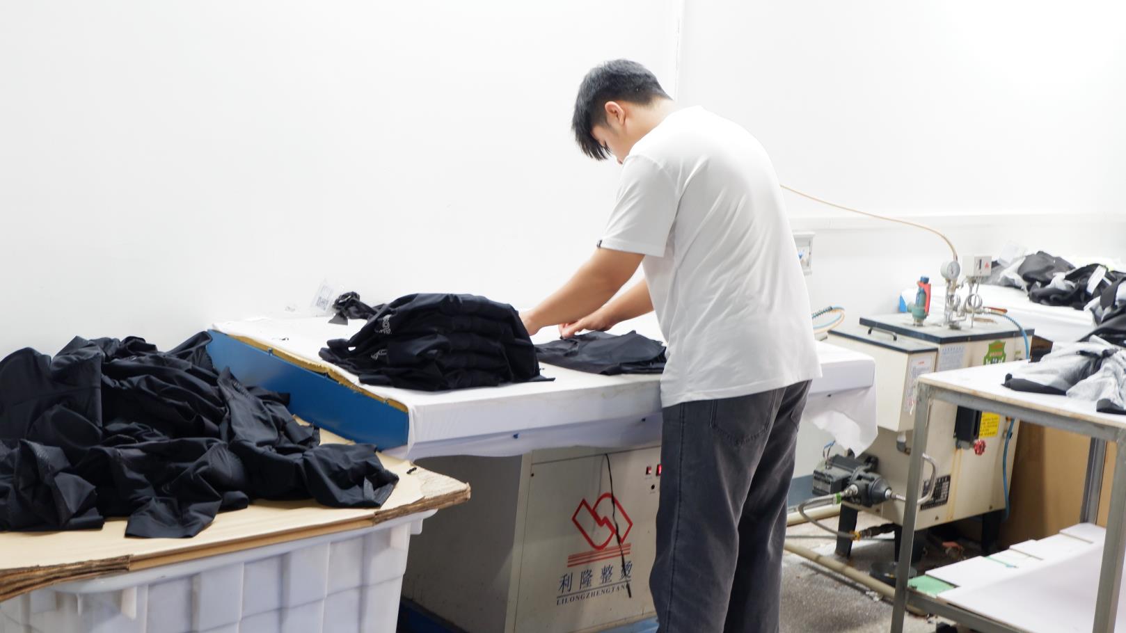 Finishing Steam Ironing Machine